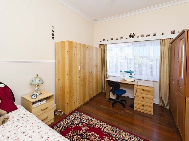 10 Boundary Road, St James WA 6102