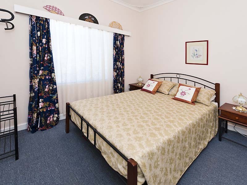 10 Boundary Road, St James WA 6102