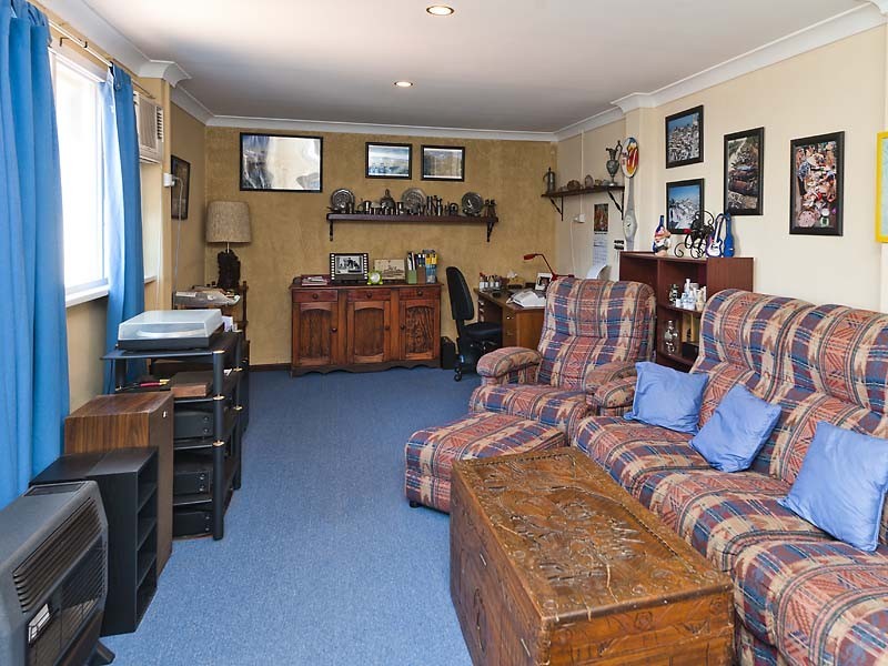 10 Boundary Road, St James WA 6102