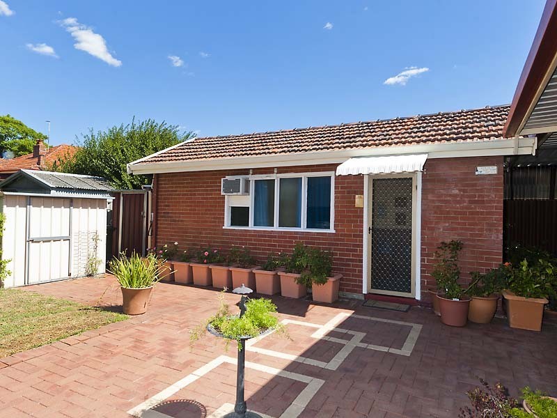 10 Boundary Road, St James WA 6102