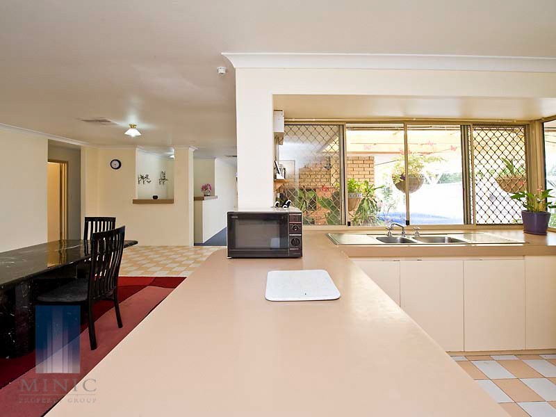 7 Plevna Court, Parkwood WA 6147