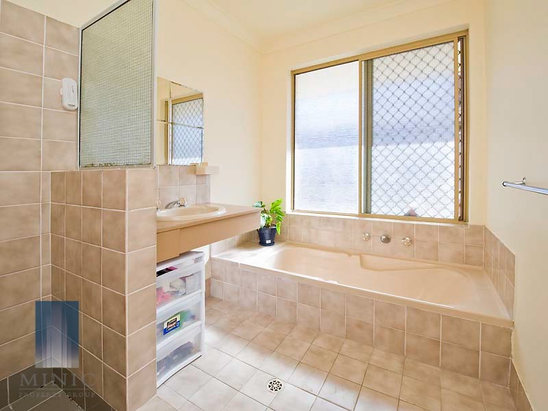 7 Plevna Court, Parkwood WA 6147