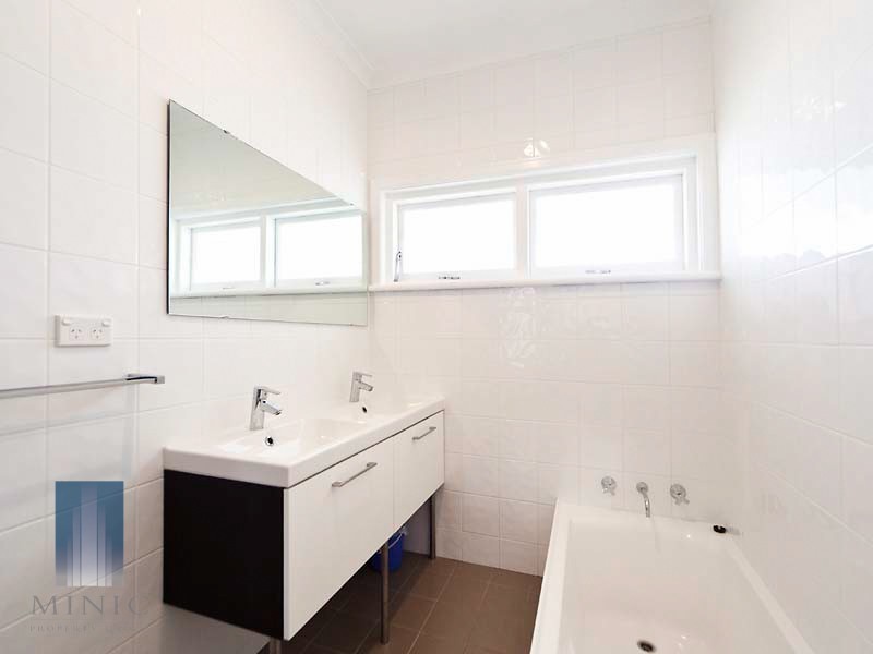 33a  Emily Street, St James WA 6102