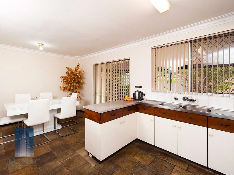 21 Parklands Square, Riverton WA 6148