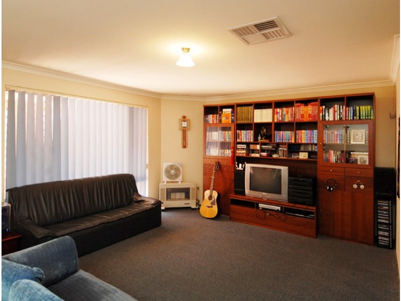 2/28 Hill View Tce, St James WA 6102