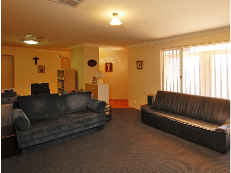 2/28 Hill View Tce, St James WA 6102