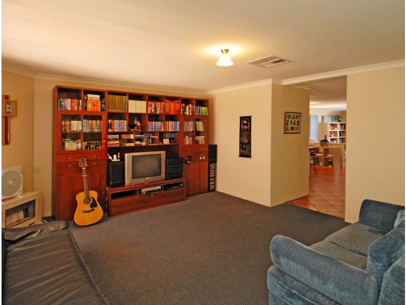2/28 Hill View Tce, St James WA 6102
