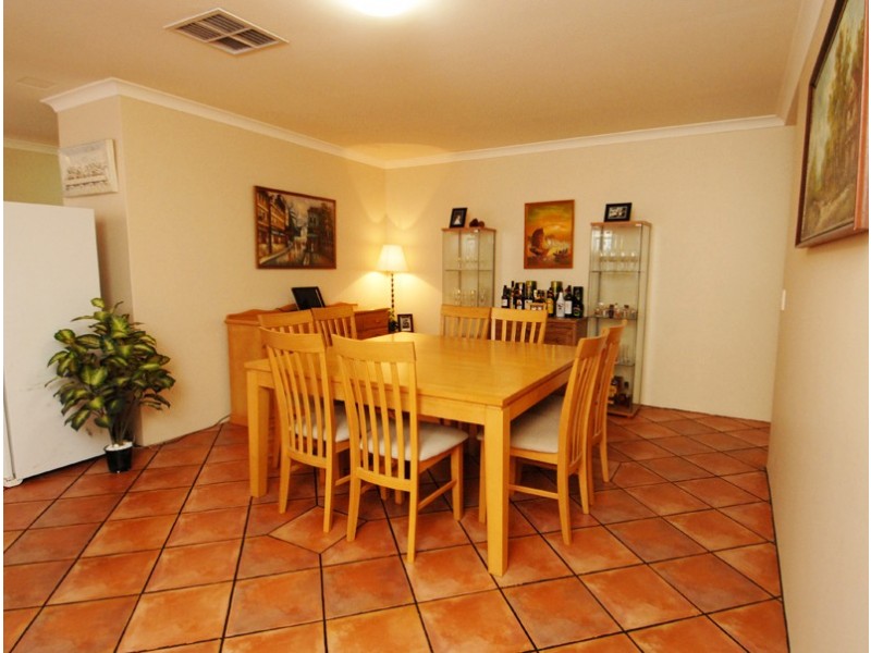 2/28 Hill View Tce, St James WA 6102