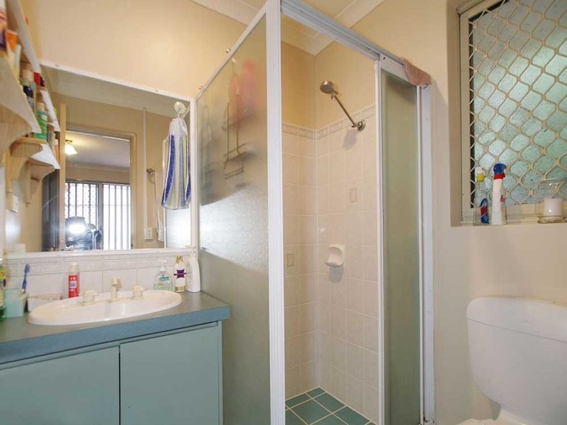 2/28 Hill View Tce, St James WA 6102