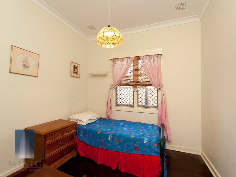 16 Westlake Street, Wilson WA 6107
