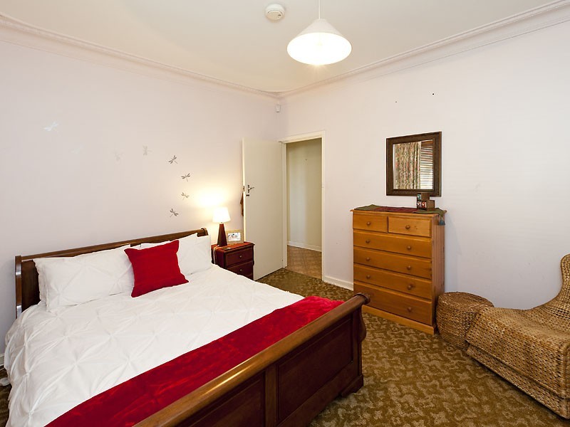 13 Melvin Avenue, Thornlie WA 6108