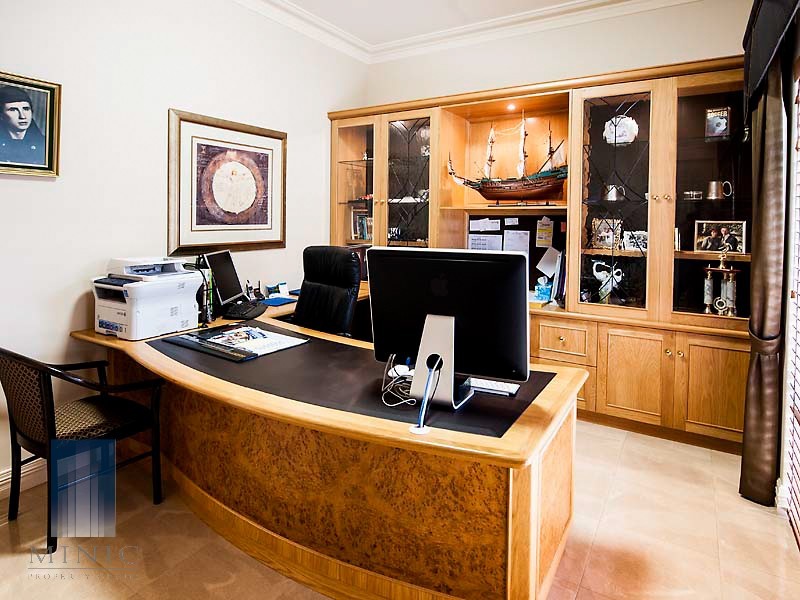 14 Crossman Pass, Salter Point WA 6152