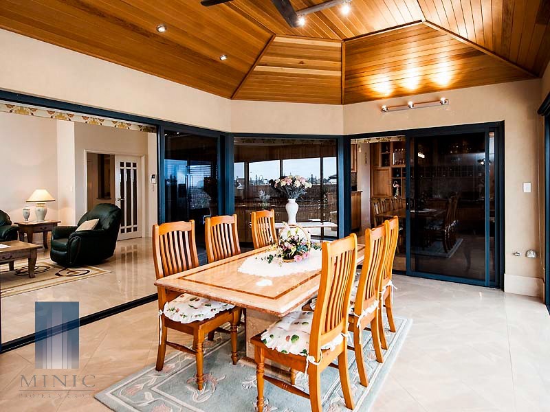 14 Crossman Pass, Salter Point WA 6152