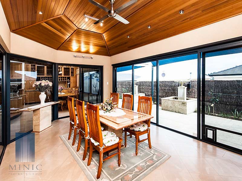 14 Crossman Pass, Salter Point WA 6152