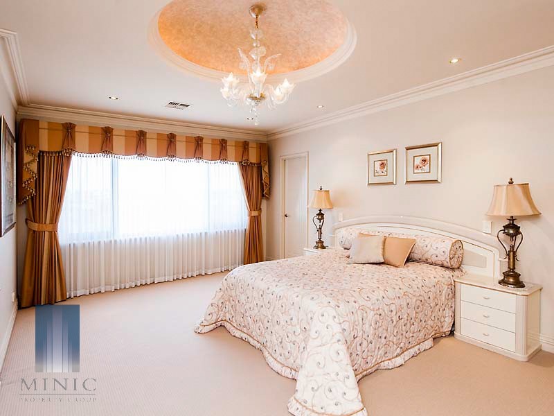 14 Crossman Pass, Salter Point WA 6152