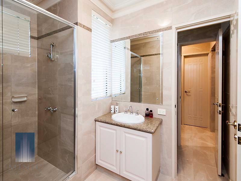 14 Crossman Pass, Salter Point WA 6152