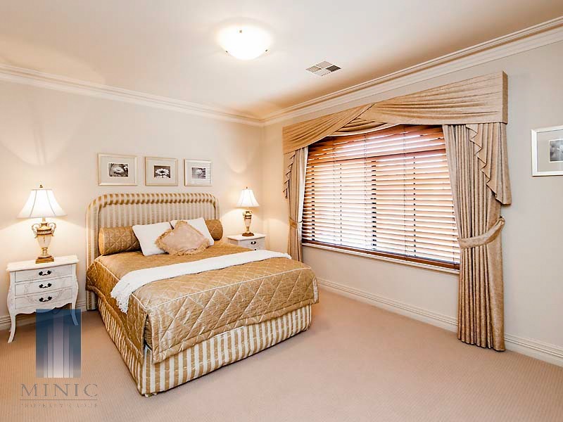 14 Crossman Pass, Salter Point WA 6152