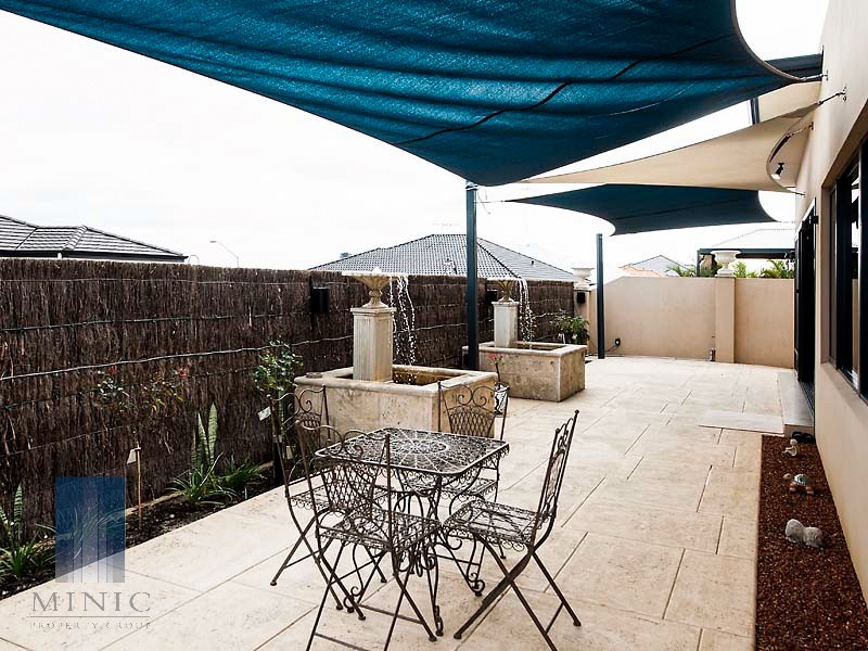 14 Crossman Pass, Salter Point WA 6152