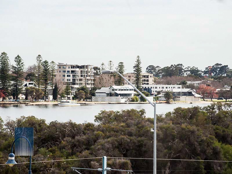 14 Crossman Pass, Salter Point WA 6152