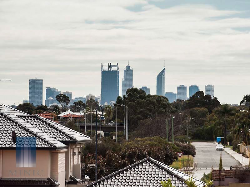 14 Crossman Pass, Salter Point WA 6152