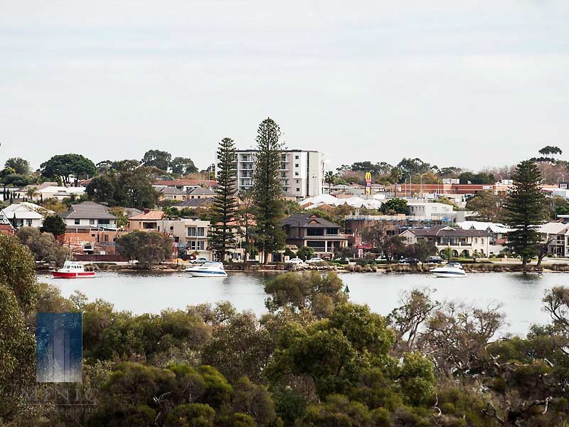 14 Crossman Pass, Salter Point WA 6152