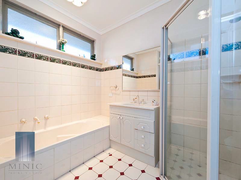 15 Barber Place, Riverton WA 6148