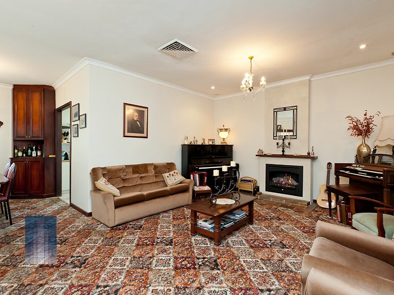 22 Teaguer Street, Wilson WA 6107