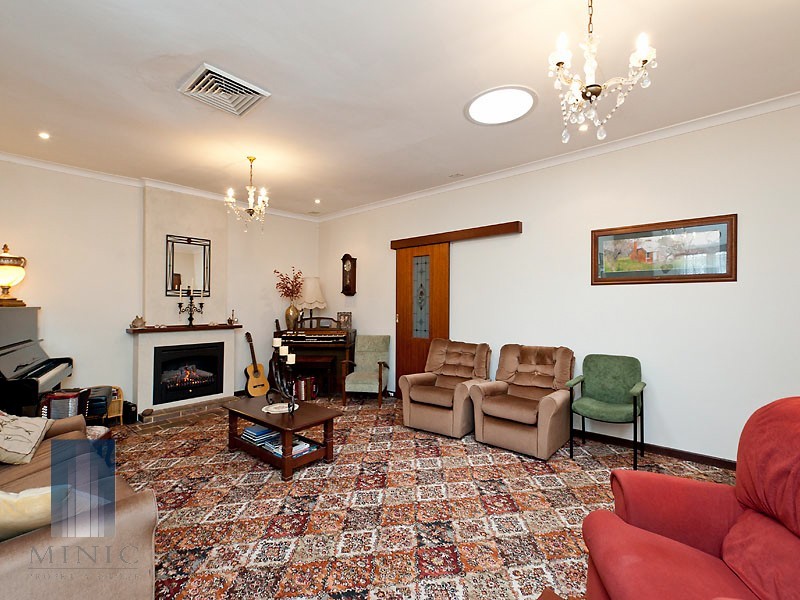 22 Teaguer Street, Wilson WA 6107