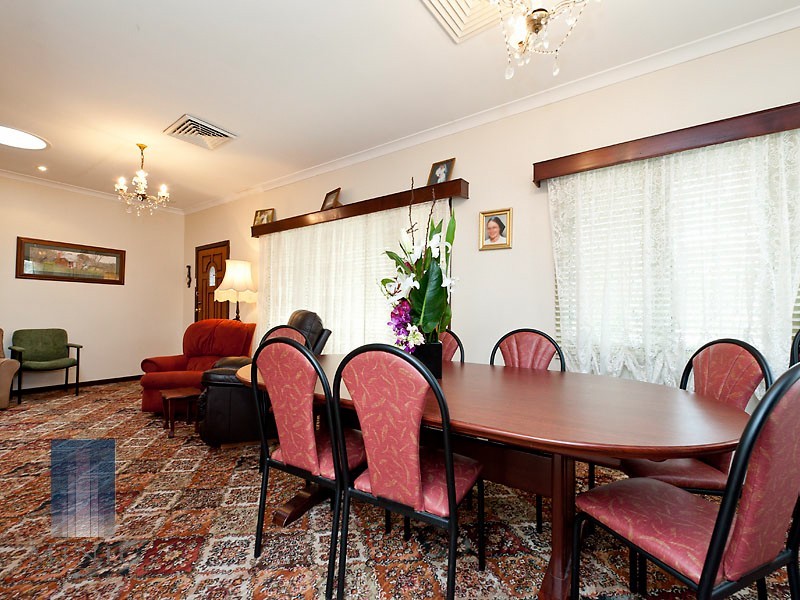 22 Teaguer Street, Wilson WA 6107