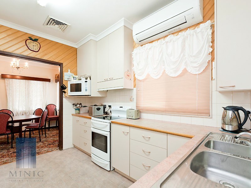 22 Teaguer Street, Wilson WA 6107