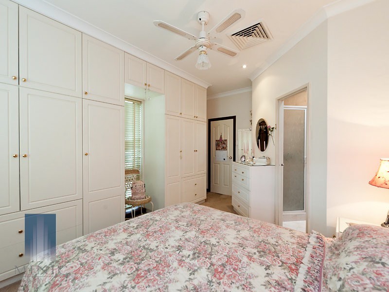 22 Teaguer Street, Wilson WA 6107