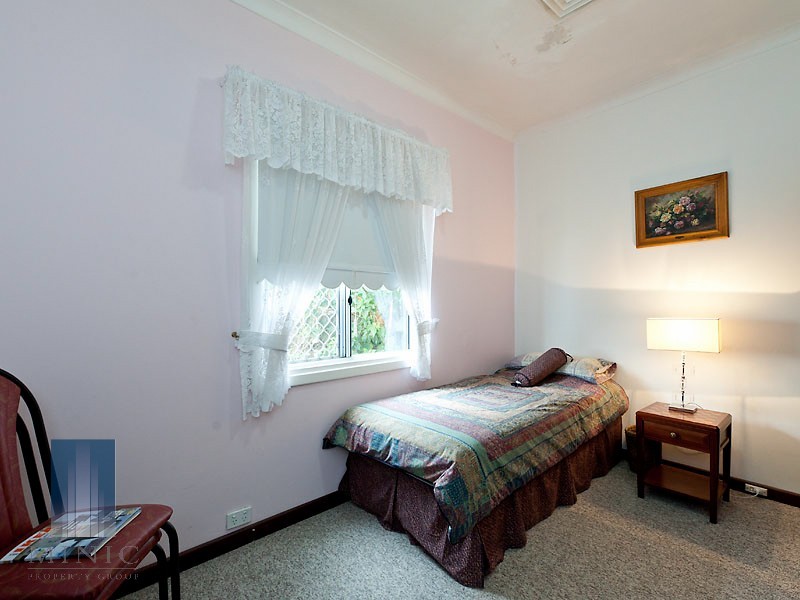 22 Teaguer Street, Wilson WA 6107