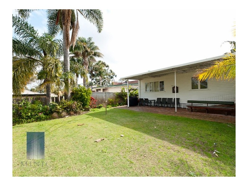 22 Teaguer Street, Wilson WA 6107