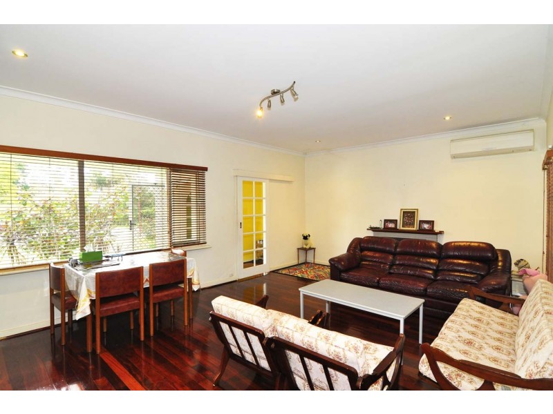 4 Parkhill Way, Wilson WA 6107