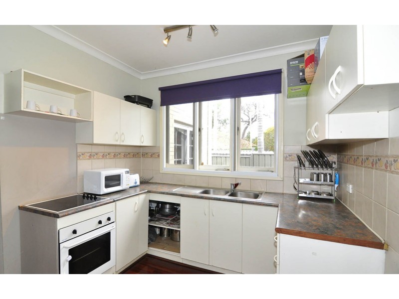 4 Parkhill Way, Wilson WA 6107