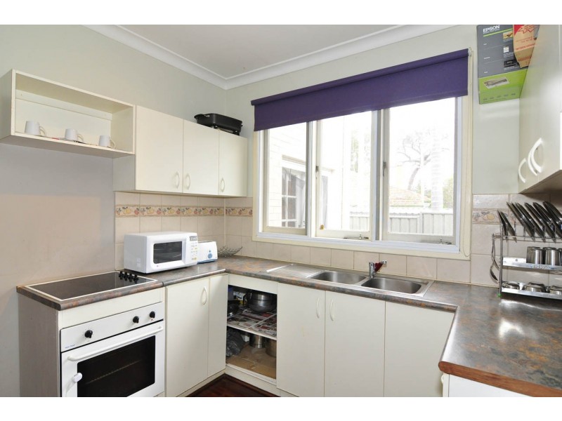 4 Parkhill Way, Wilson WA 6107