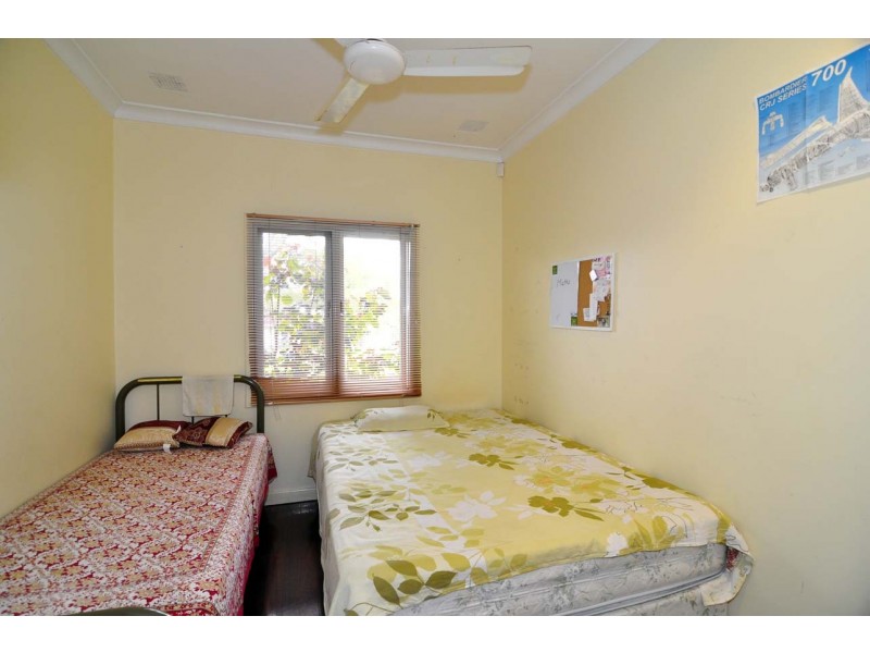 4 Parkhill Way, Wilson WA 6107