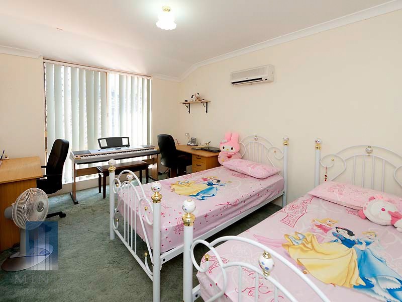 10 Leatherwood Way, Huntingdale WA 6110