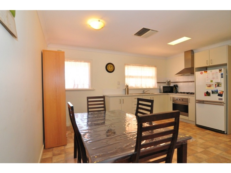 1/16 Laurel Close, Riverton WA 6148