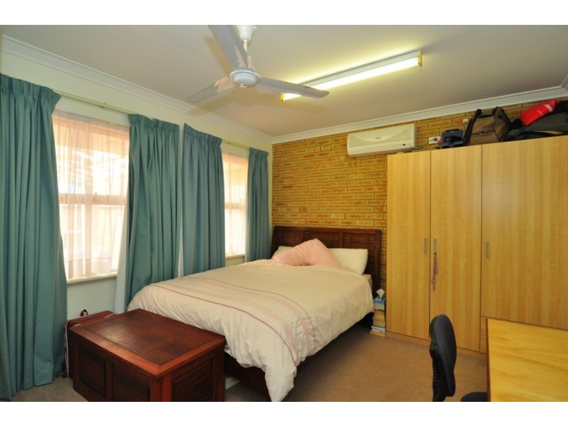 1/16 Laurel Close, Riverton WA 6148