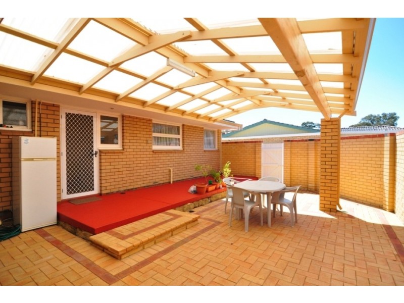 1/16 Laurel Close, Riverton WA 6148