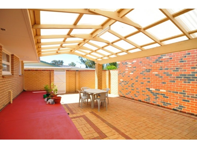 1/16 Laurel Close, Riverton WA 6148