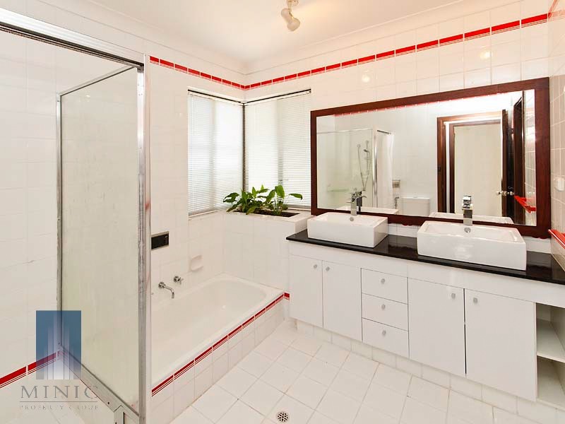 6 Lyal Court, Thornlie WA 6108