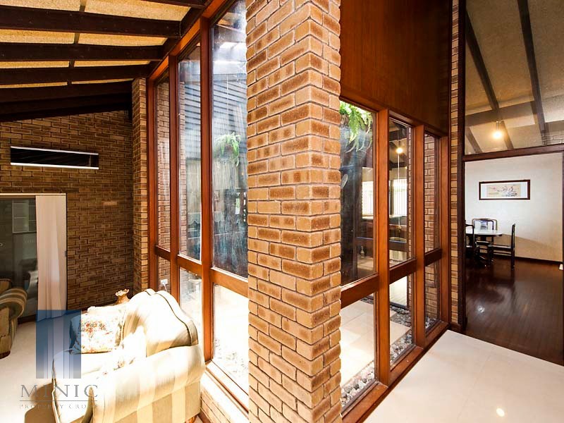 6 Lyal Court, Thornlie WA 6108