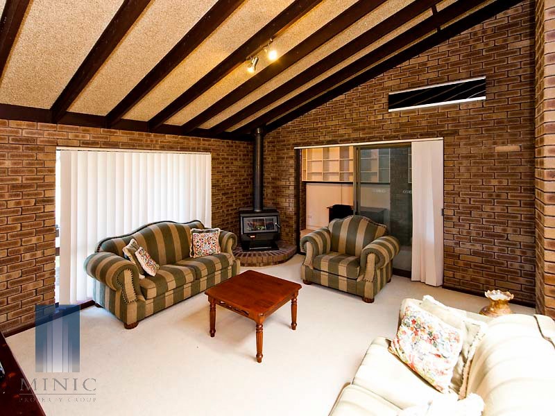 6 Lyal Court, Thornlie WA 6108