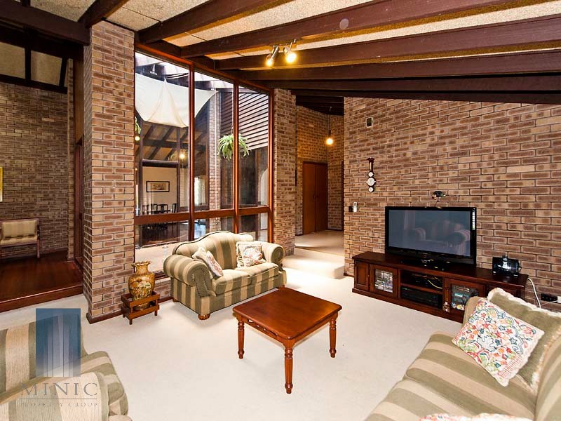 6 Lyal Court, Thornlie WA 6108