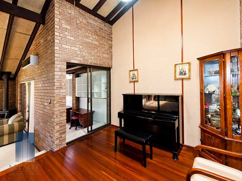 6 Lyal Court, Thornlie WA 6108