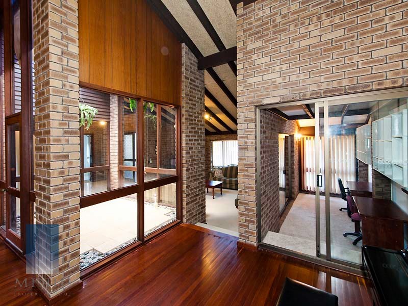 6 Lyal Court, Thornlie WA 6108