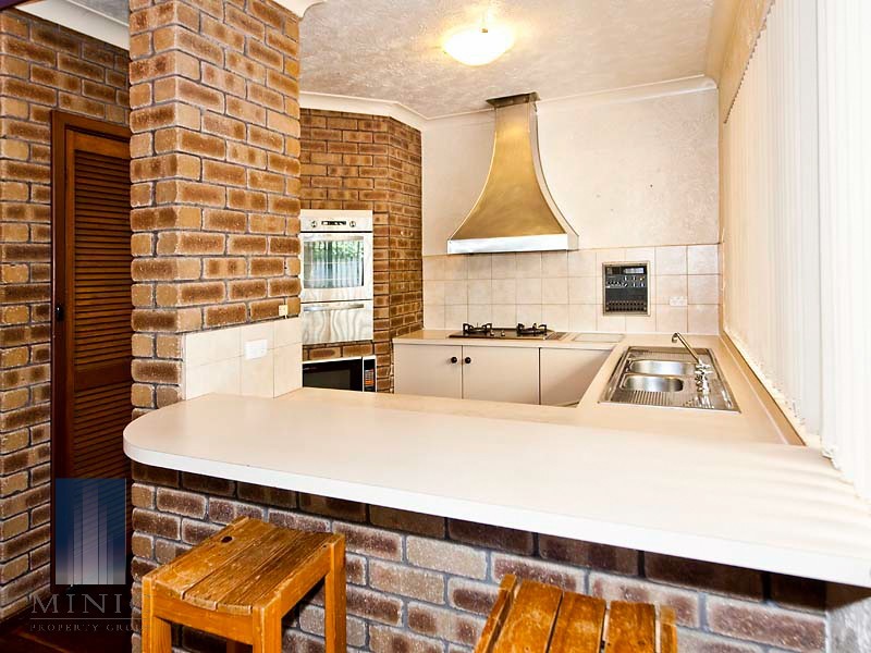 6 Lyal Court, Thornlie WA 6108