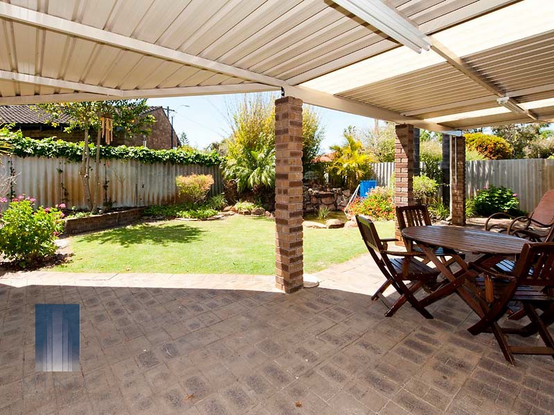 6 Lyal Court, Thornlie WA 6108